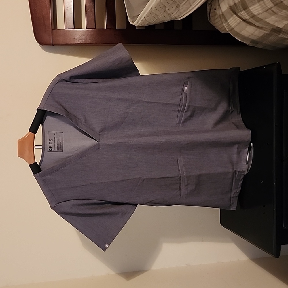Figs XL scrub top